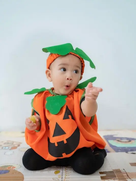 Nggak heran jika foto-fotonya kembali mencuri perhatian netizen. @raffinagita1717.