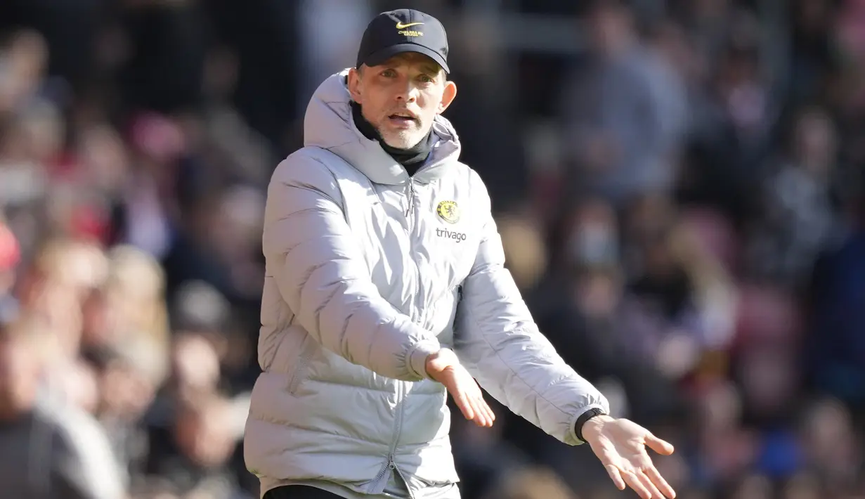 Reaksi pelatih Chelsea Thomas Tuchel saat bertanding melawan Southampton pada pertandingan lanjutan Liga Inggris di Stadion Saint Mary di Southampton, Sabtu (9/4/2022). Chelsea menang telak atas tuan rumah Southampton 6-0. (AP Photo/Frank Augstein)