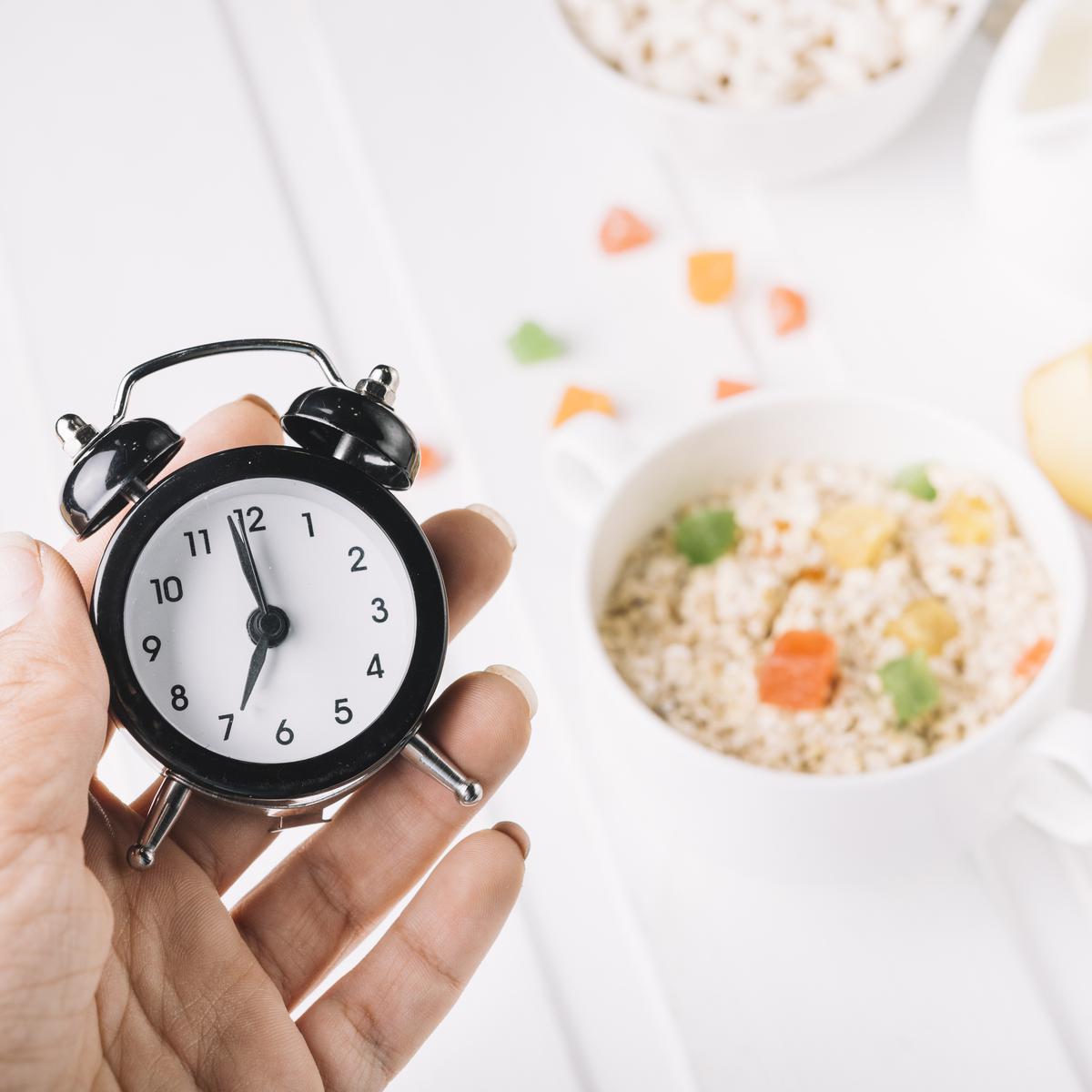intermittent fasting yaitu metode pengaturan pola makan dengan cara berpuasa dalam jangka waktu tertentu