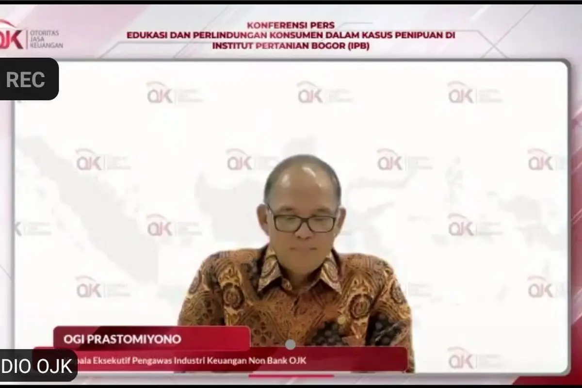 Kepala Eksekutif Pengawas Industri Keuangan Non Bank OJK Ogi Prastomiyono dalam konferensi pers penanganan dan penyelesaian kasus penipuan yang terjadi di IPB, Senin (19/12/2022) sore.