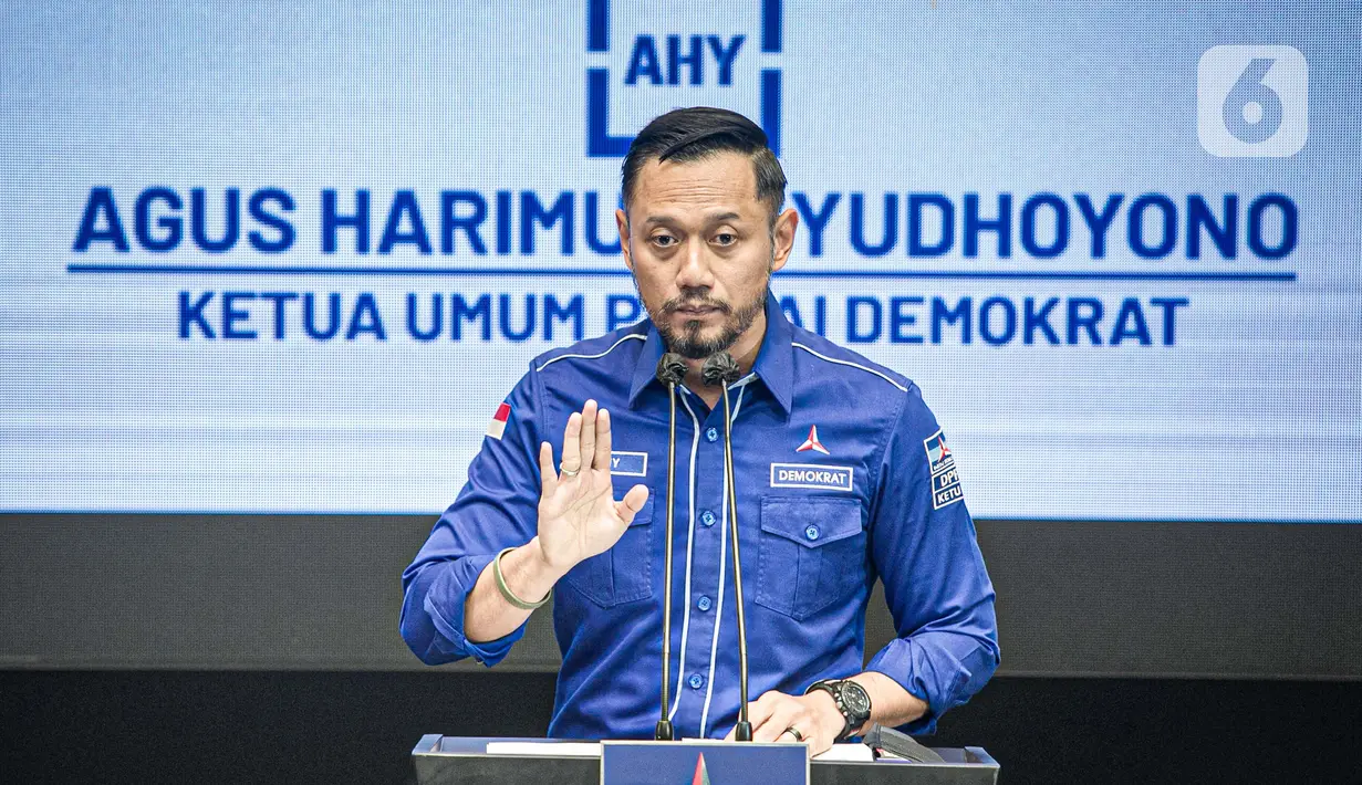 Ketua Umum Partai Demokrat Agus Harimurti Yudhoyono (AHY) saat konferensi pers terkait KLB Partai Demokrat di DPP Pusat Partai Demokrat, Jakarta, Jumat (5/3/2021). AHY menyebut acara yang diklaim sebagai KLB Demokrat di Deliserdang ilegal. (Liputan6.com/Faizal Fanani)