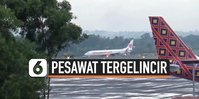 VIDEO: Pesawat Lion Tergelincir Saat Akan Parkir