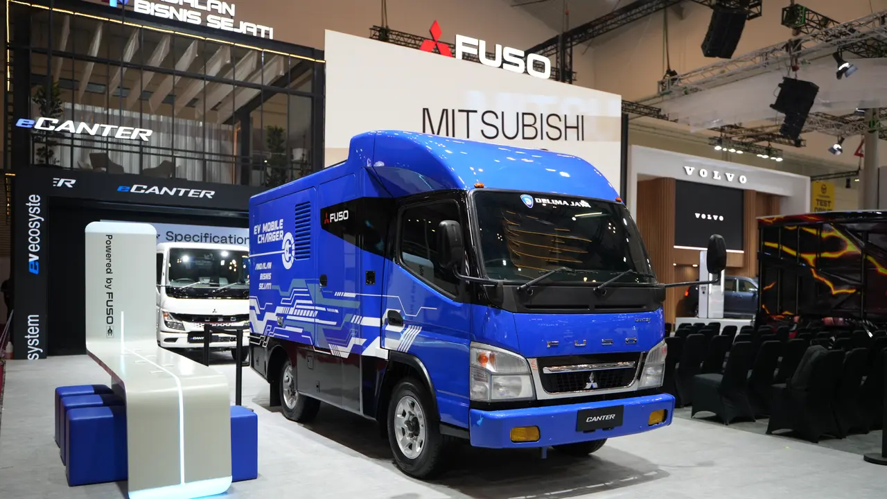Mitsubishi Fuso EV Mobile Charger di GIIAS 2025 (Mitsubishi)