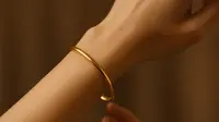 8 Gelang Emas Ringan 1–3 Gram Nyaman untuk Kerja, Pilihan Elegan bagi Wanita Karier di 2025