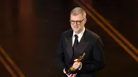 Paul Thomas Anderson Menang Piala Oscar Setelah 14 Kali Nominasi, Minta Maaf ke Anak di Panggung