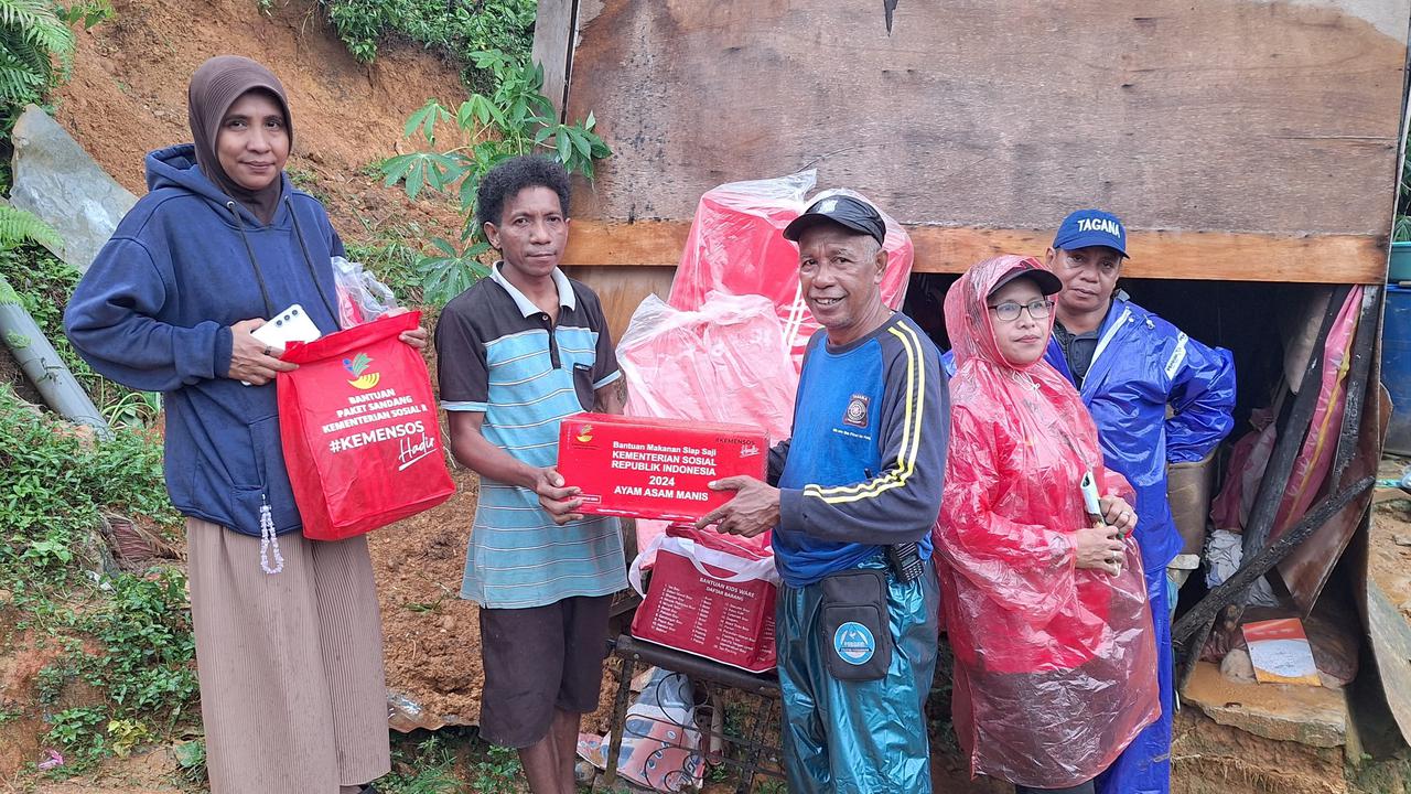 Kemensos salurkan bantuan untuk Korban Longsor Ambon