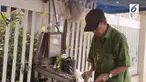 Pak Hasan puluhan tahun jadi tukang cukur jalanan. Menjamurnya barber shop saat ini, tak membuat dirinya takut.