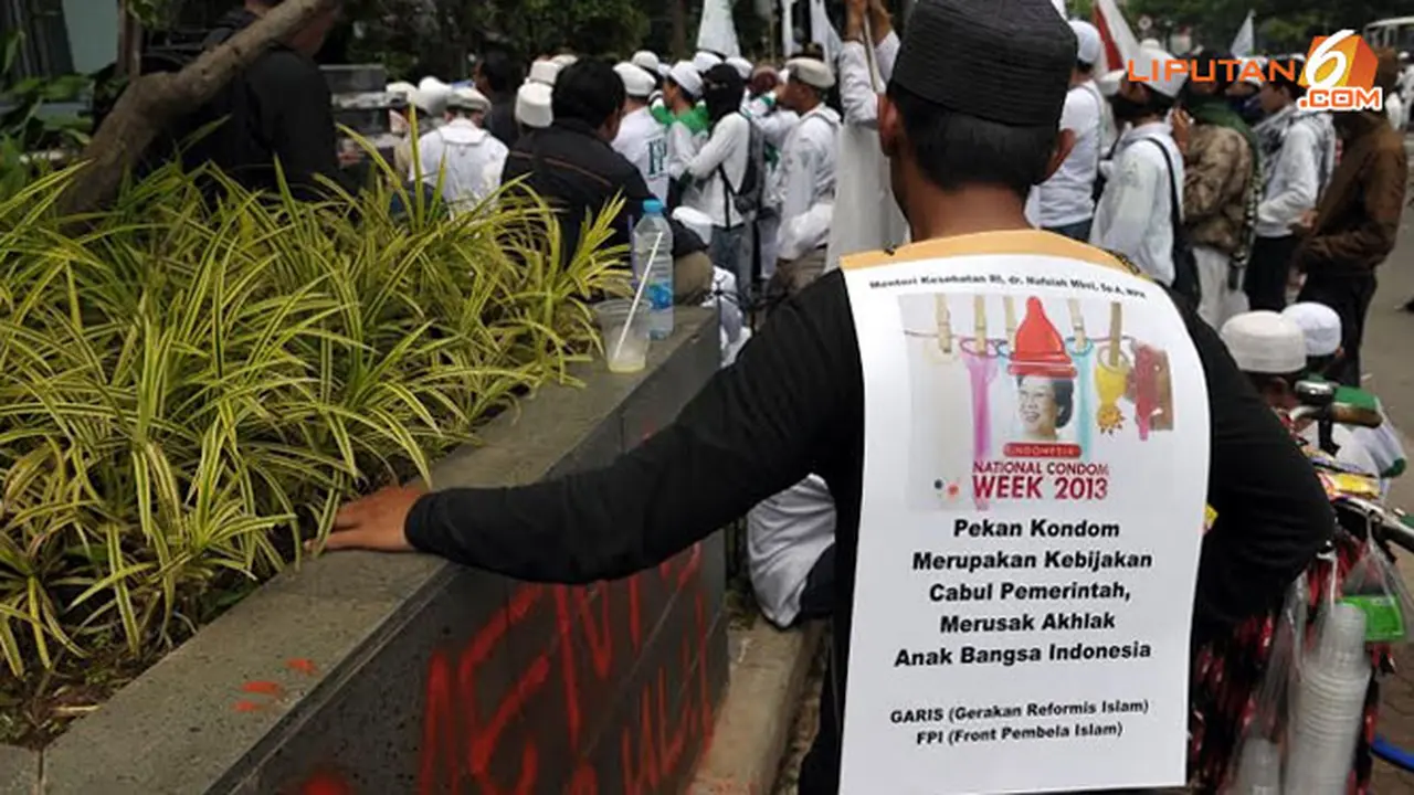 foto-fpi-kondom-5-131205-c.jpg