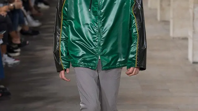 Jaket Hijau Khas Ojek Online Menginspirasi Koleksi Hermes?