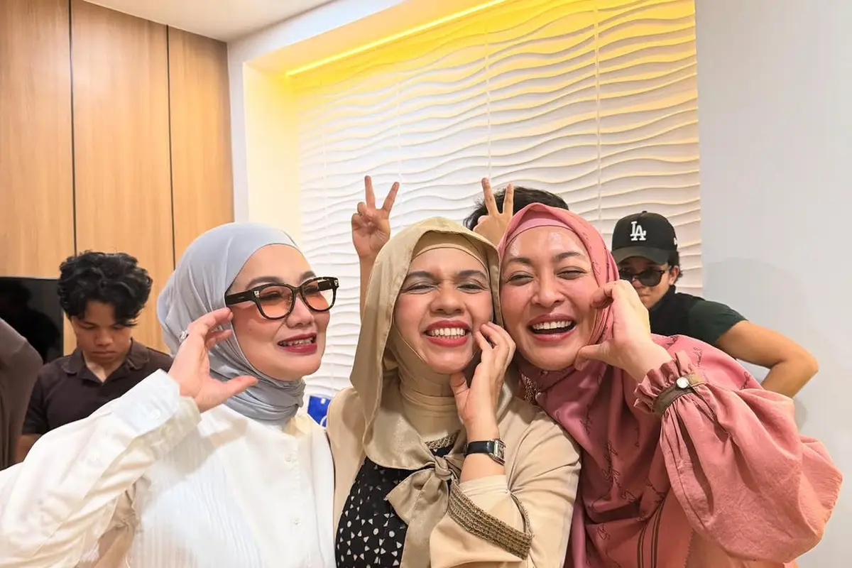 Gaya Geni Faruk, Reza Artamevia, dan Angelina Sondakh Jenguk Aaliyah Massaid, Pakai Hijau Mleyot dan Hijab Lilit Khas Gen Z