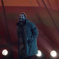 Liam Gallagher saat tampil di Brit Awards 2018. (Foto: AFP / DANIEL LEAL-OLIVAS)