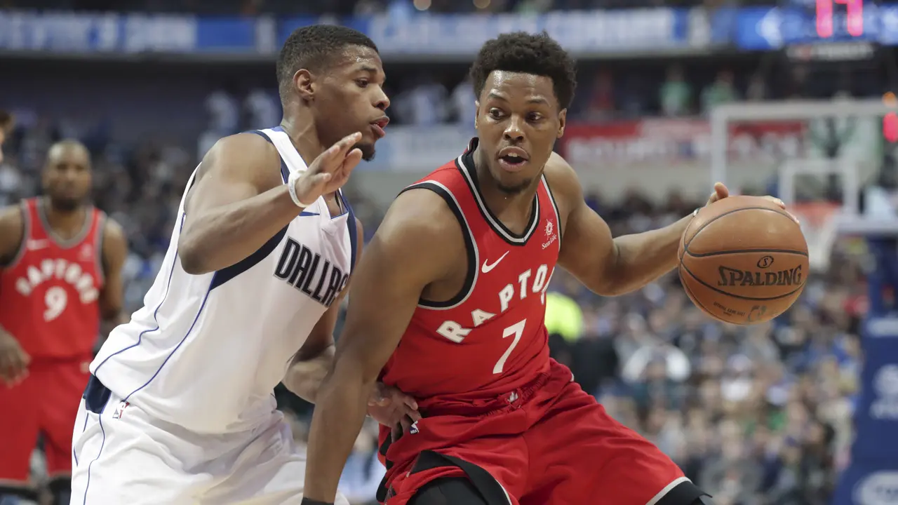 Kyle Lowry dapat pengawalan ketat dari pemain Mavericks