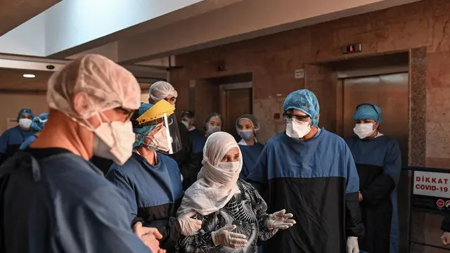 Nenek di Turki berusia 93 tahun sembuh dari Virus Corona COVID-19.