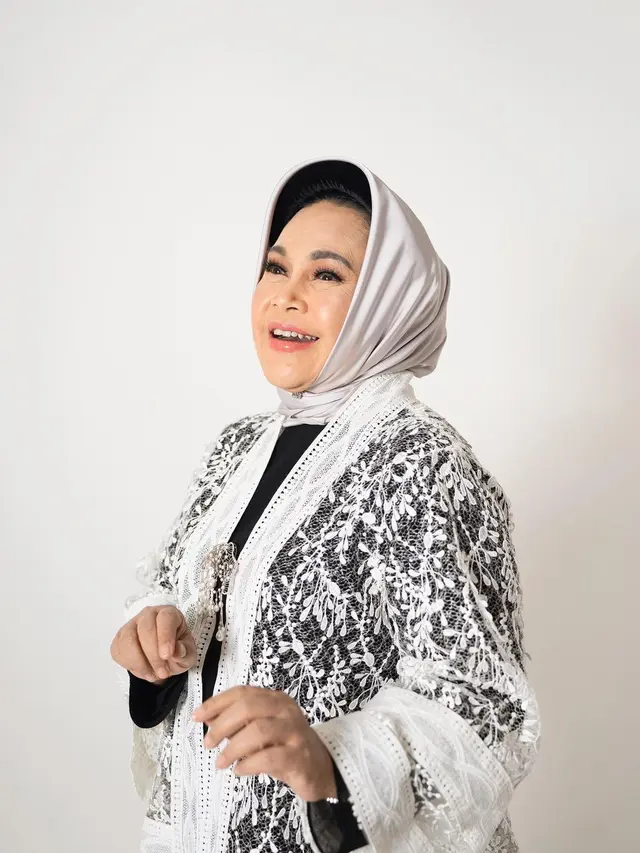 6 Momen Hetty Koes Endang Rayakan Ulang Tahun ke-65, Kumpul Bareng Keluarga