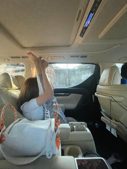 Tingkah Inul ini sukses bikin ngilu netizen yang melihatnya. Tubuhnya bak origami bisa dilipat-lipat. (Liputan6.com/IG/@inul.d).