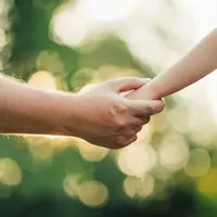 Child grooming merupakan proses manipulasi emosional yang dilakukan secara bertahap sebelum terjadi kekerasan pada anak. [Dok/Freepik.com].