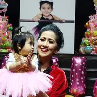 Venna Melinda mengaku jika popularitas anak angkatnya tersebut membuat ia terkejut.