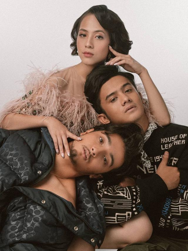 Gaya Pemotretan Adhisty Zara Bareng Bryan Domani dan Kevin Ardilova. (Sumber: Instagram/winstongomez)