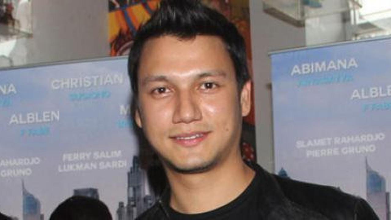 Christian Sugiono berharap Sang Pialang tertular larisnya 5 CM dan Habibie & Ainun