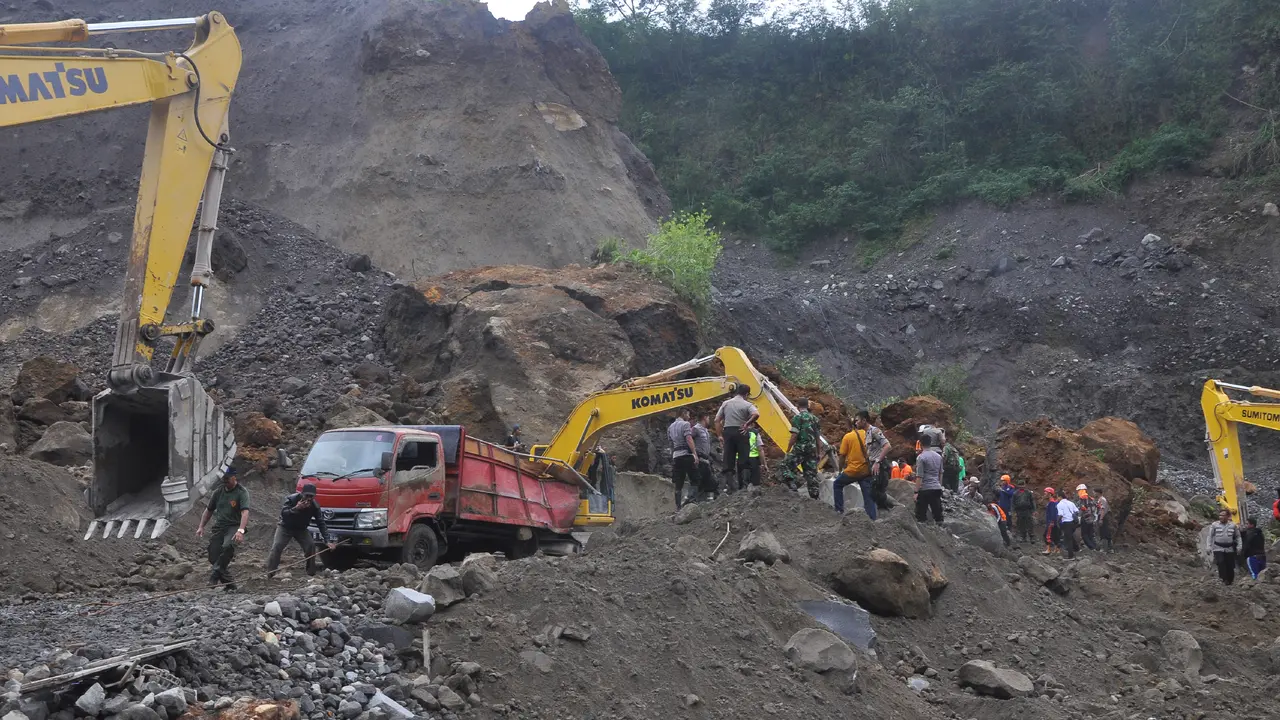 Longsor di Penambangan Pasir Merapi