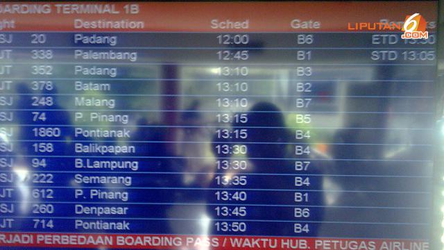 Pesawat Delay Penumpang Sriwijaya Penuhi Ruang Tunggu Soetta News Liputan6 Com