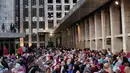 Umat muslim menunggu azan magrib saat mengikuti buka puasa bersama di Masjid Istiqlal, Jakarta, Senin (6/5/2019). Sambil menunggu azan magrib, umat muslim yang hadir bisa sekaligus mendengarkan ceramah. (Liputan6.com/Faizal Fanani)