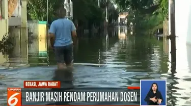 Meski mulai surut, banjir masih mengganggu aktivitas warga. Beberapa warga terpaksa tidak masuk kerja karena akses jalan utama tidak dapat dilalui.