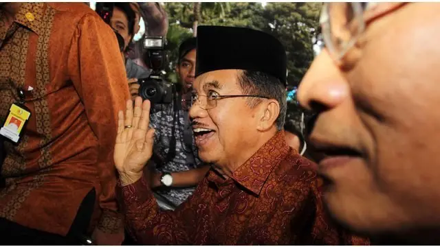 Wakil Presiden Jusuf Kalla atau JK hadir sebagai saksi meringankan terdakwa Jero Wacik di Pengadilan Tipikor Jakarta pagi ini. Kepada wartawan JK menyatakan siap untuk memberikan keterangan di pengadilan. Menurut dia, sebagai warga negara yang taat hukum,