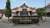 Museum Radya Pustaka awalnya bernama Paheman Radya Pustaka didirikan pada 28 Oktober 1890 oleh KRA Sosrodiningrat IV. (Liputan6.com/Reza Kuncoro)