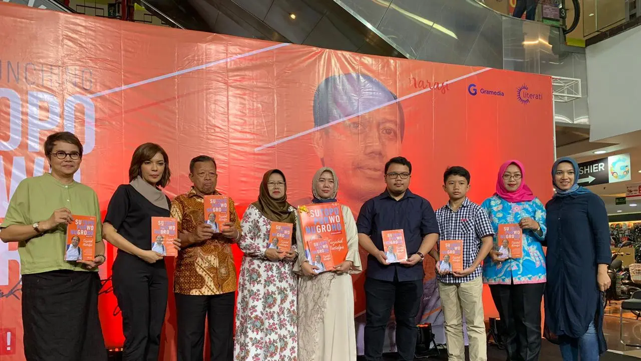 Buku bertajuk Sutopo Purwo Nugroho Terjebak Nostalgia berisikan 200 halaman dan terbagi dalam lima bagian. (Istimewa)