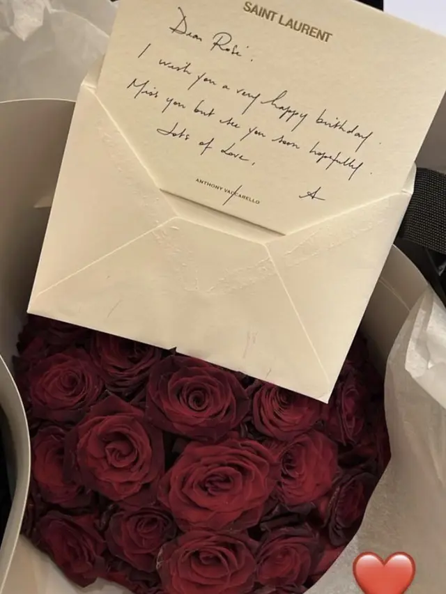 Brand fashion kenamaan turut mengucapkan selamat ulang tahun ke Rose BLACKPINK.