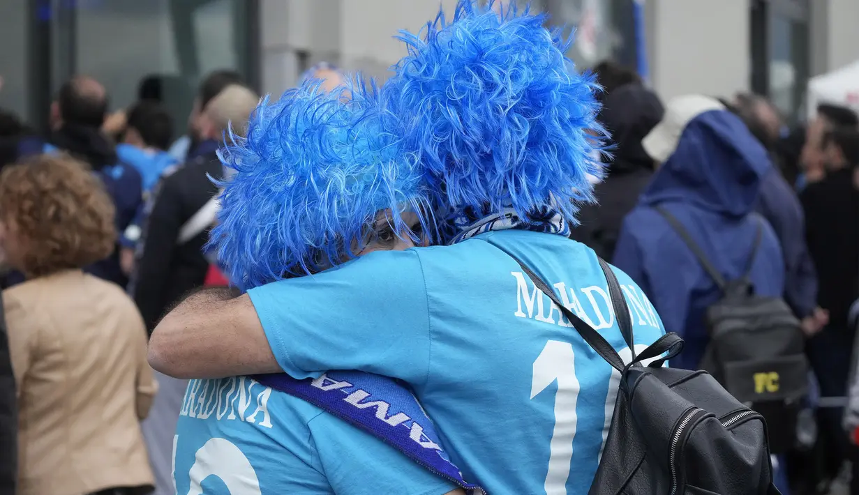 Kekecewaan fans Napoli dirasa wajar lantaran dalam kurun enam menit waktu yang tersisa seharusnya Partonopei bisa mengunci gelar Scudetto musim ini. (AP Photo/Gregorio Borgia)