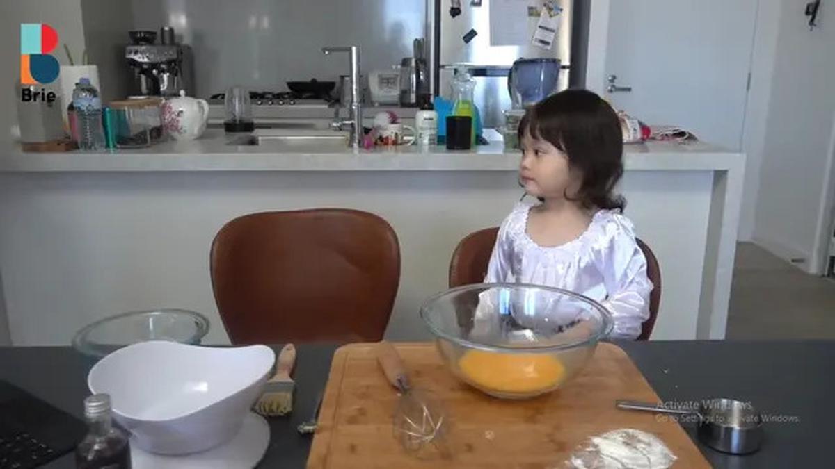 9 Potret Dapur Rumah Acha Septriasa di Australia, Terasa Homey dengan Nuansa Putih