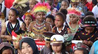 Konvoi merah putih di batas negara Papua dan Papua Nugini. (Liputan6.com/Katharina Janur/Humas Pemkot Jayapura)