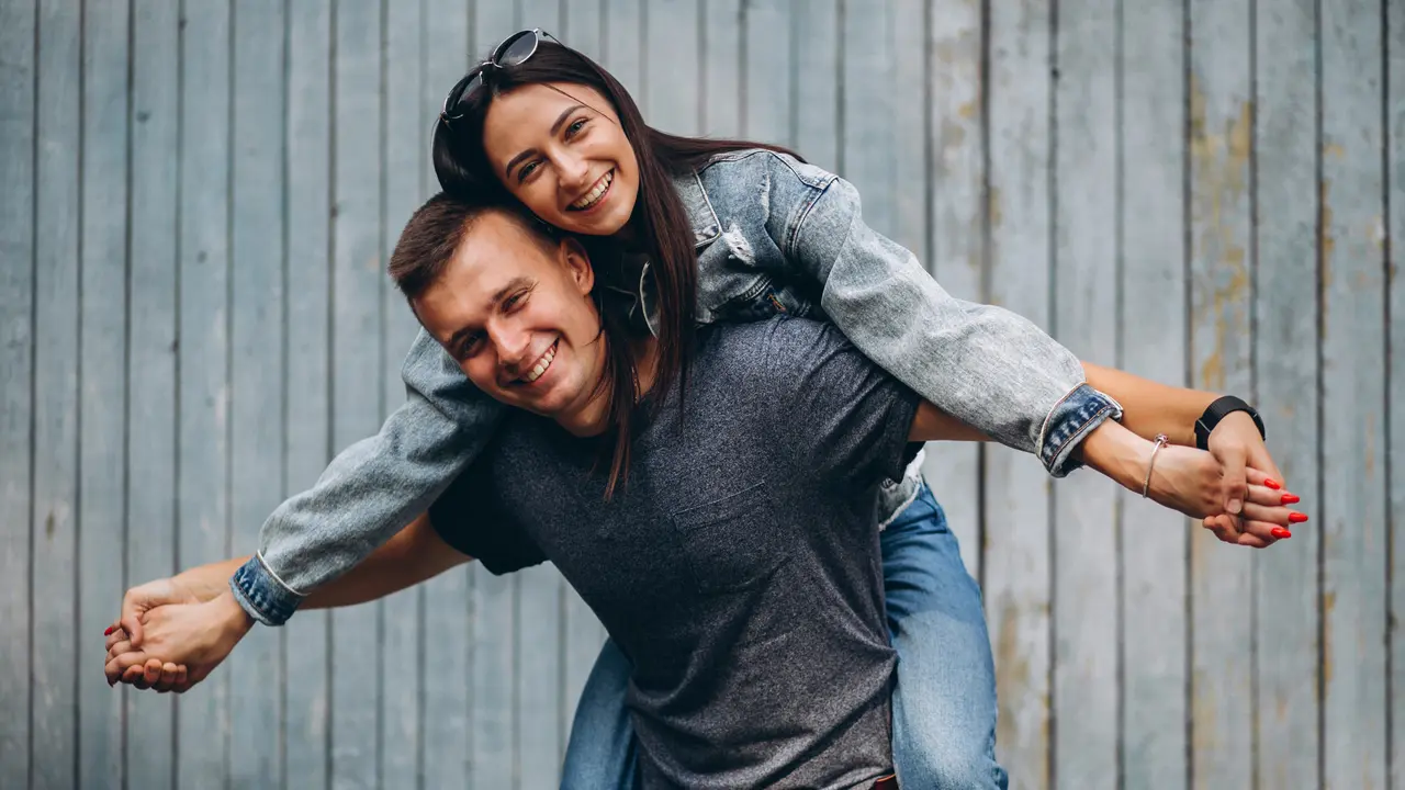 pasangan cinta