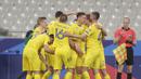 Para pemain Ukraina berselebrasi setelah bek Prancis, Presnel Kimpembe melakukan gol bunuh diri pada pertandingan kualifikasi Piala Dunia D di stadion Start de France, di Saint Denis, utara Paris, Kamis (25/3/2021). Prancis bermain imbang atas Ukraina 1-1. (AP Photo/Thibault Camus)