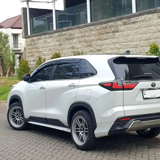 10 Potret Modifikasi Toyota Kijang Innova Zenix, Mesin Hybrid yang Enggak Kalah Sama Cumi Darat