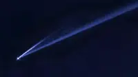 Asteroid Gault yang ditangkap oleh Teleskop Luar Angkasa Hubble mengungkapkan penghancuran diri secara bertahap, yang berubah jadi material berdebu yang terlontar, membentuk dua ekor yang panjang, tipis, dan mirip komet. (NASA)