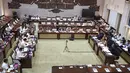 Kepastian ini disampaikan di tengah tekanan harga energi global. Tampak dalam foto, suasana rapat kerja Kementerian Keuangan dengan Komisi XI DPR di Kompleks Parlemen, Senayan, Jakarta, Senin (6/4/2026). (merdeka.com/Arie Basuki)