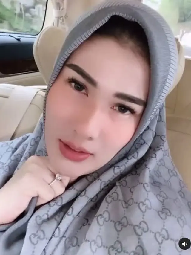 Sudah Jadi Mualaf, Ini 6 Potret Stevie Agnecya Mantan Istri Samuel Rizal saat Berhijab