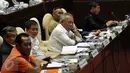 Komisi V DPR RI menggelar rapat kerja dengan Menteri Perhubungan, Menteri Pekerjaan Umum dan Perumahan Rakyat, Menteri PDTT, BMKG, Basarnas, BPLS, BPWS untuk membahas rencana anggaran tahun 2016, Jakarta, Selasa (29/9/2015). (Liputan6.com/Johan Tallo)