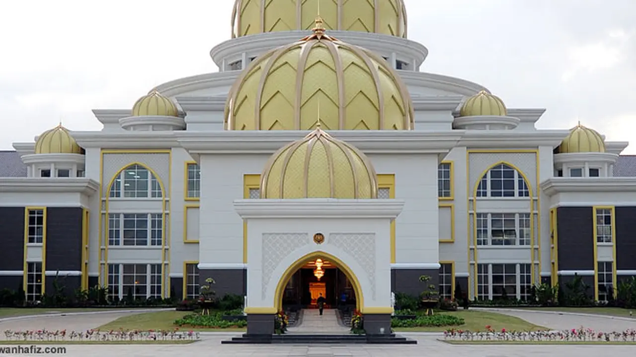 istana-malaysia-130807b.jpg