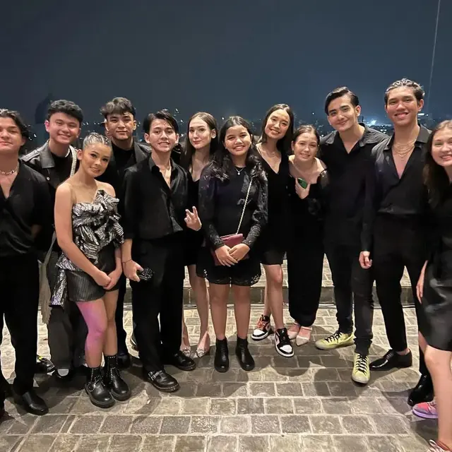 Pesta ulang tahun ke-14 Aqeela Calista dihadiri para bintang sinetron Buku Harian Seorang Istri dan Dari Jendela SMP (Foto: Instagram @reysandrinna_26)