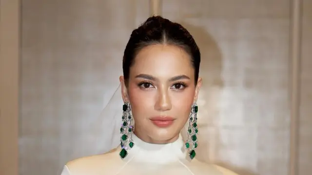 Potret Pevita Pearce di Resepsi Pernikahan Malaysia, Memesona dengan Perhiasan Mewah dan Makeup Flawless (credit: https://www.instagram.com/archangelachelsea/)