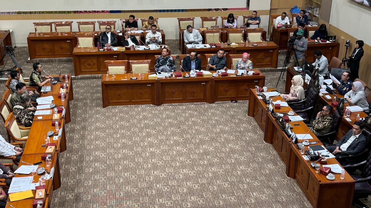 Mantan pemain sirkus OCI RDP dengan Komisi III