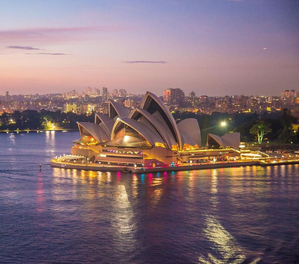 8. Peringkat delapan diduduki Australia	dengan 226 bahasa.