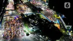 Kendaraan pemudik memadati area dermaga 5 Pelabuhan Merak, Kota Cilegon, Banten, Sabtu (29/3/2025) dini hari. (Liputan6.com/Herman Zakharia)