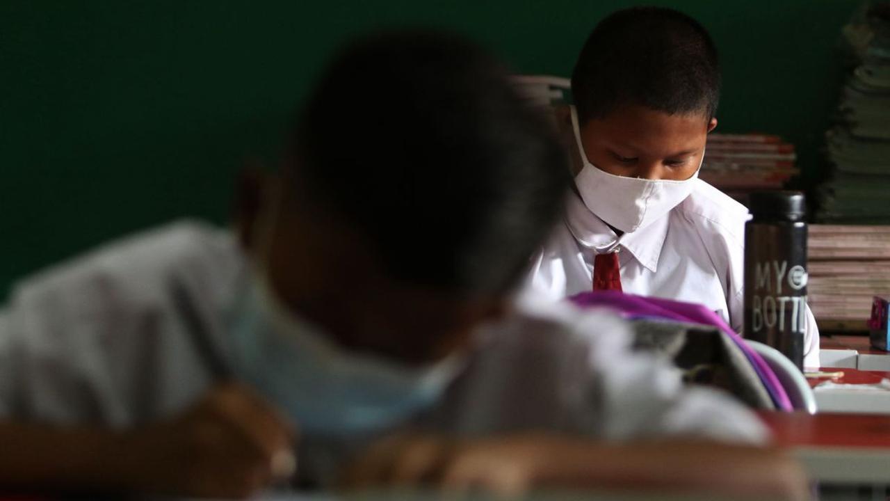 Bahrudin meminta siswa yang tidak tertampung di sekolah negeri untuk mencari sekolah swasta. Dengan begitu katanya, pihak sekolah swasta tidak perlu khawatir karena kekurangan siswa.