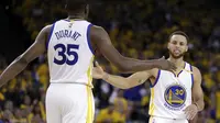 Stephen Curry saat melawan Utah Jazz pada babak Semifinal NBA, Kamis (4/5/2017) (AP Photo/Marcio Jose Sanchez)