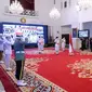 Presiden Joko Widodo atau Jokowi (kanan) memimpin upacara Pengukuhan Pasukan Pengibar Bendera Pusaka (Paskibraka) di Istana Negara, Jakarta, Kamis (13/8/2020). Sebanyak 8 anggota Paskibraka akan bertugas pada upacara HUT ke-75 Kemerdekaan RI. (Foto: Lukas - Biro Pers Sekretariat Presiden)